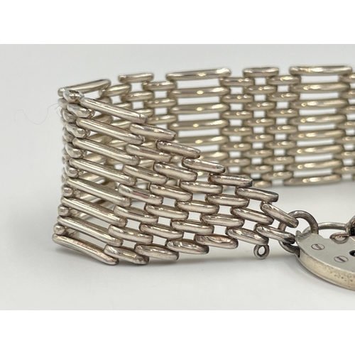 2041 - A hallmarked London silver gate bracelet with padlock clasp, dated 1977 - approx. gross weight 28.06... 