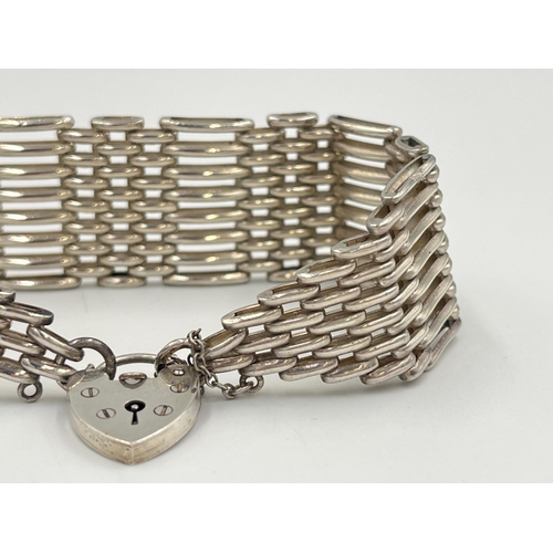 2041 - A hallmarked London silver gate bracelet with padlock clasp, dated 1977 - approx. gross weight 28.06... 