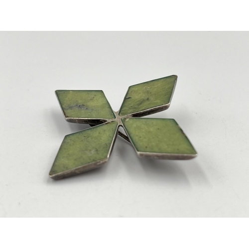 2067 - A white metal and connemara marble floral brooch