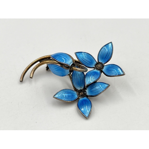 2077 - A Norwegian Ivor T. Holth Oslo .925 sterling silver and enamel flower brooch