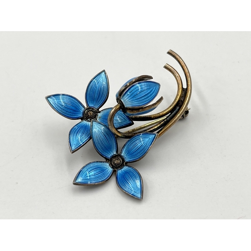 2077 - A Norwegian Ivor T. Holth Oslo .925 sterling silver and enamel flower brooch