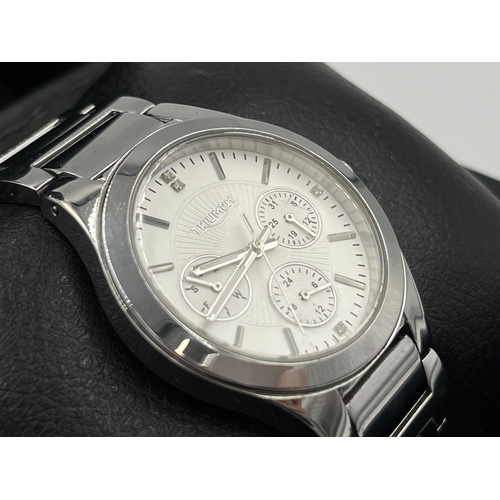 2094 - A boxed Triumph quartz wristwatch with textured dial and cal. VX3J movement