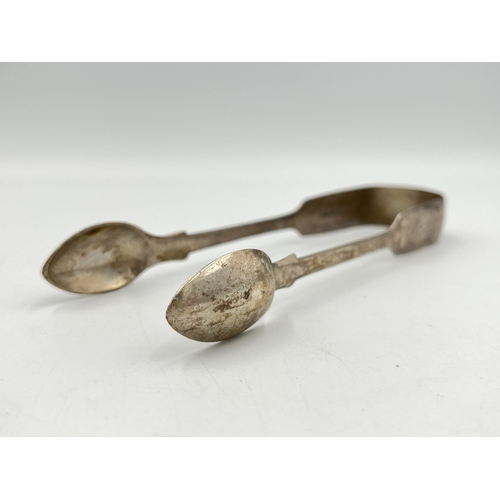 2126 - A pair of Victorian hallmarked London silver sugar tongs - approx. gross weight 38g