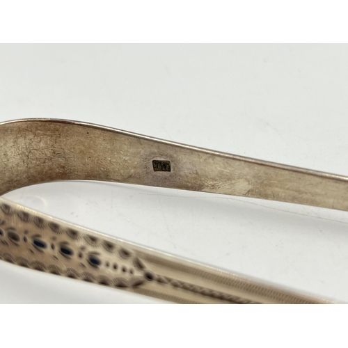 2146 - A pair of George III hallmarked sterling silver sugar tongs - approx. gross weight 34g