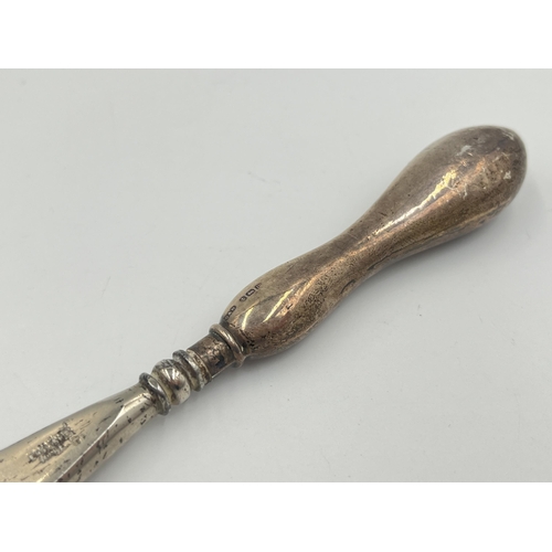 2178A - A Crisford & Norris Ltd. hallmarked Birmingham silver handled shoe horn