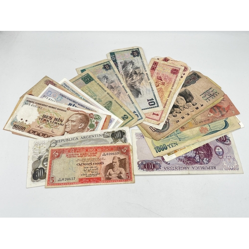 2182 - A collection of worldwide bank notes to include 100, 500 and 5000 Russian Roubles, 1930 100 Hungaria... 