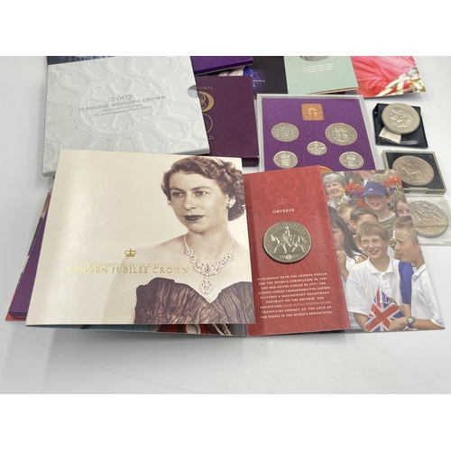 2186 - A collection of Great British Commemorative coins to include H.M. Queen Elizabeth The Queen Mother's... 