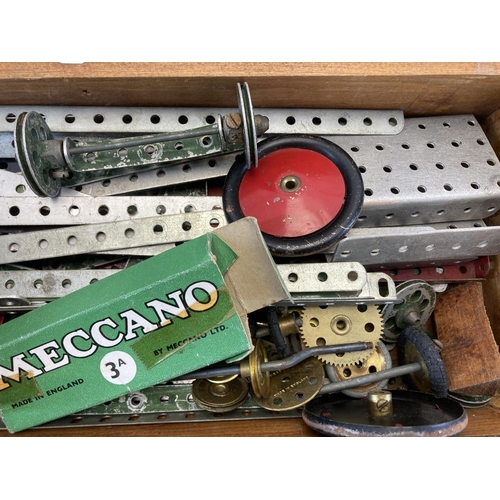 403 - A collection of vintage Meccano building accessories