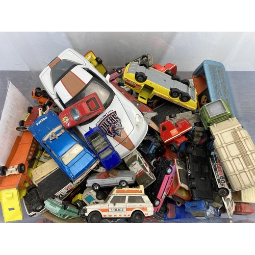 404 - A collection of diecast model vehicles to include Maisto 2005 Chevrolet Corvette, Corgi Astra GTE 16... 