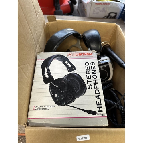 636 - Six items to include boxed Beyerdynamic DT320 headphones, boxed Waltham WE-201 headphones, Bush BX93... 