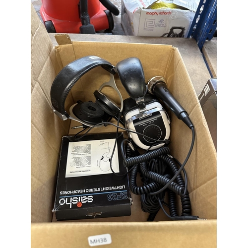 636 - Six items to include boxed Beyerdynamic DT320 headphones, boxed Waltham WE-201 headphones, Bush BX93... 