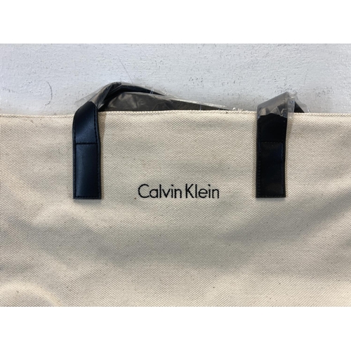 421 - A Calvin Klein tote bag