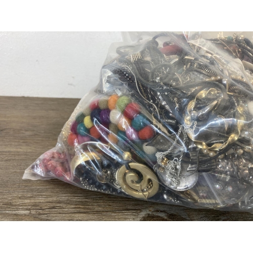 433 - Approx. 10kg of costume jewellery