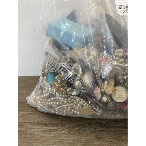 434 - Approx. 10kg of costume jewellery