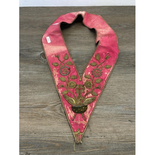 528 - A vintage religious sash