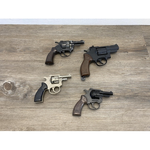 550 - Four replica revolvers, three cap guns and one Gamo .177 Cal air pistol