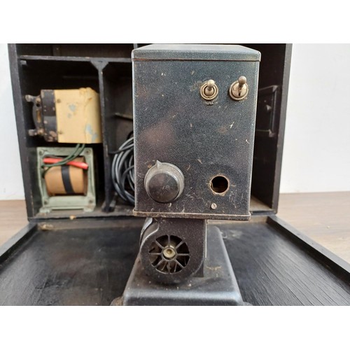 580 - A cased 1930s Kodak Kodascope Eight Model 30 8mm cine projector