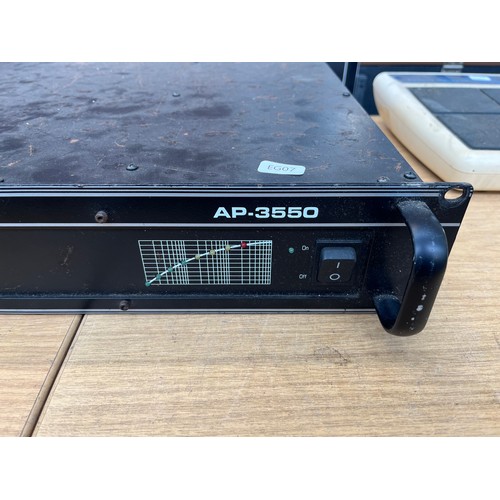 674 - An Ampeg AP-3550 200w at 8Ω 350w at 4Ω power amplifier