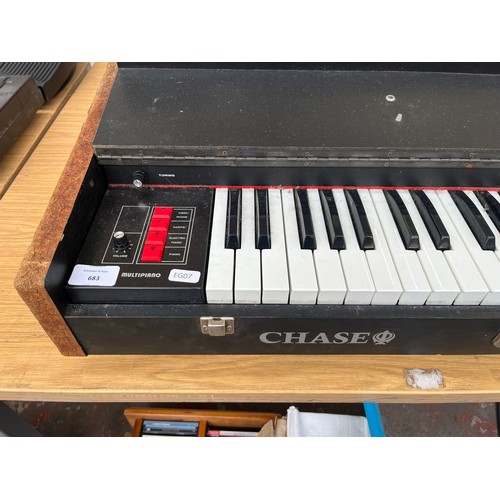 683 - A Belton Electronics Chase multipiano stage organ - made in Italy