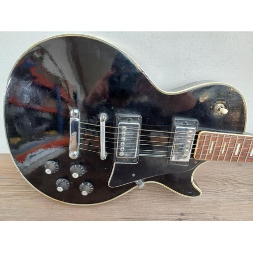 662 - A 1960s Les Paul style electric guitar with zero fret, bolt-on neck and bound neck and body