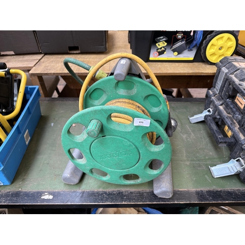 870 - A Hozelock extendable hose reel