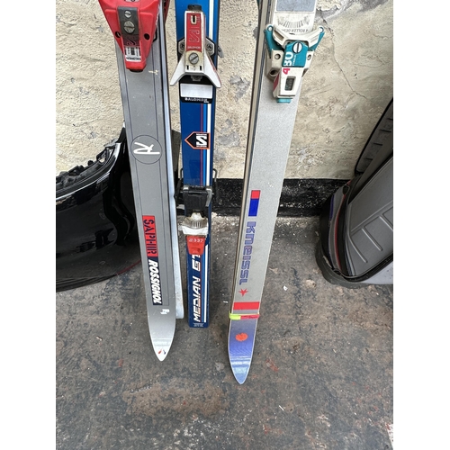 790 - Three sets of skiis, one Kneissl Sportflex Red Star, one Dynastar Median Gt and one Saphir Rossignol