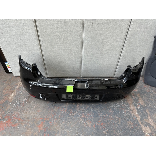 791 - A Renault Clio mk4 rear bumper together with two Fiat 500 front seats and back seat bench