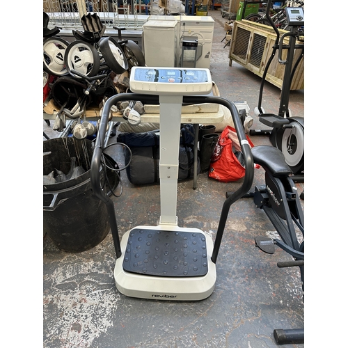 795 - A Reviber Plus vibration plate