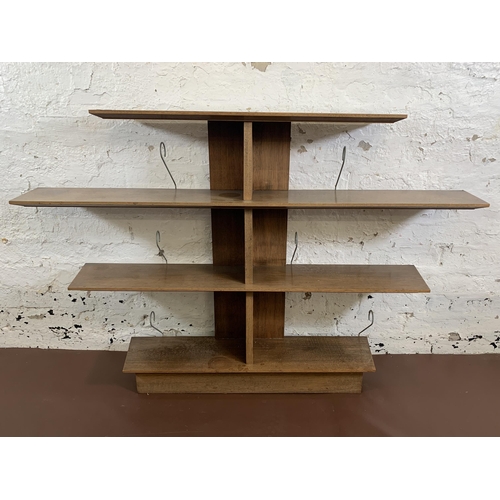 115 - A mid 20th century teak four tier shelving unit - approx. 86cm high x 128cm wide x 20cm deep