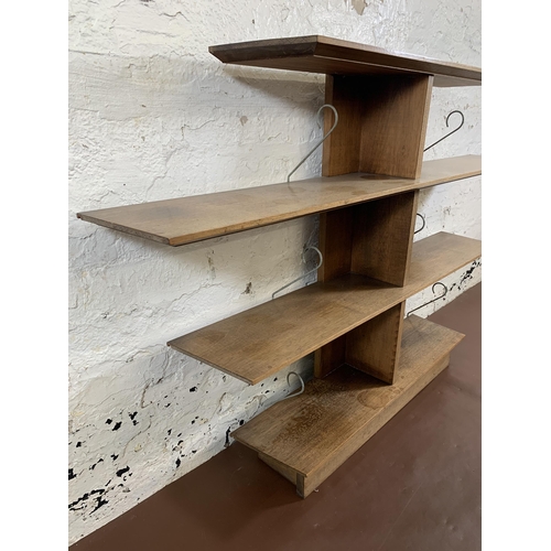 115 - A mid 20th century teak four tier shelving unit - approx. 86cm high x 128cm wide x 20cm deep