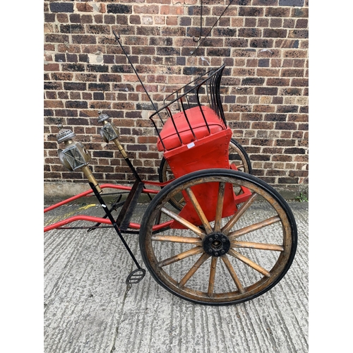 137 - A vintage gypsy horse drawn cart with two brass carriage lamps - approx. 138cm high x 115cm wide x 2... 