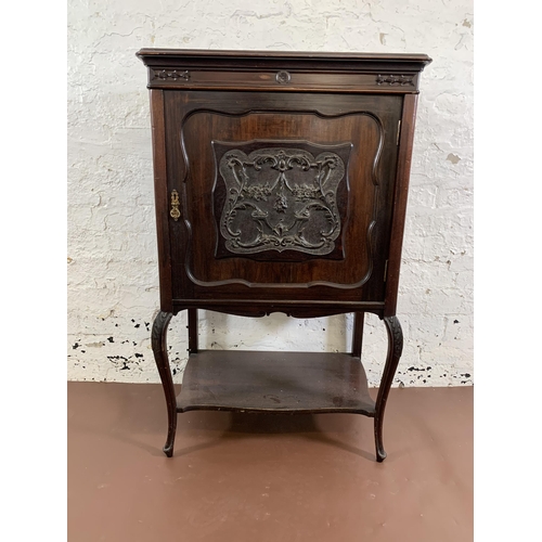 156 - An Edwardian carved mahogany side cabinet on cabriole supports - approx. 97cm high x 60cm wide cm 37... 