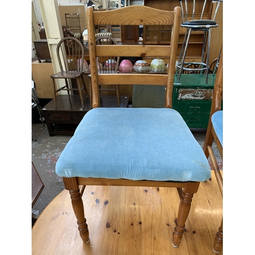 80 - A modern pine extending dining table and four chairs approx. 73cm high x 90cm wide x 150cm long