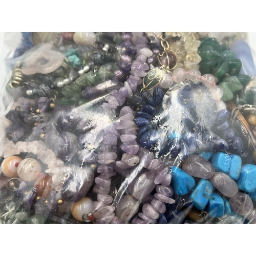 2232 - A collection of gemstone beaded jewellery to include rose quartz, lapis lazuli, amethyst, turquoise ... 