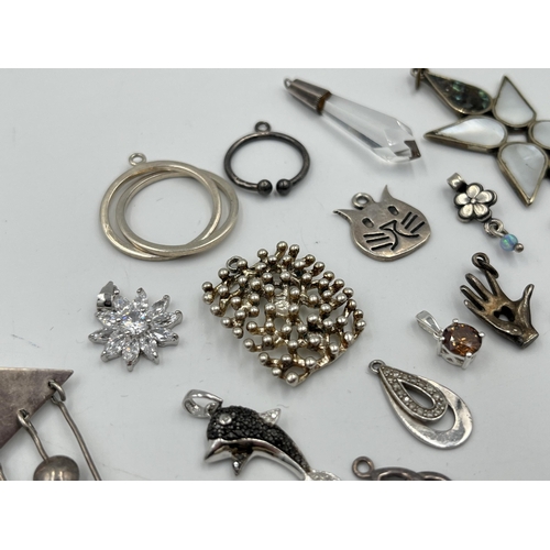 2237 - A collection of .925 silver and white metal jewellery