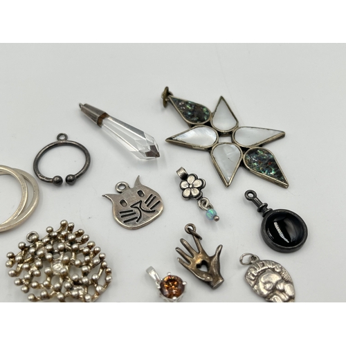 2237 - A collection of .925 silver and white metal jewellery