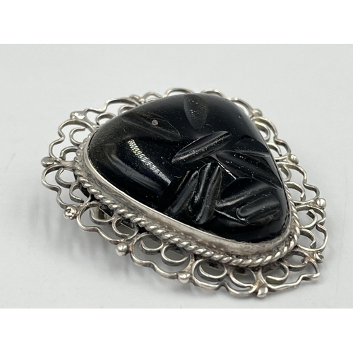 2241 - A Mexican sterling silver and carved golden sheen obsidian brooch