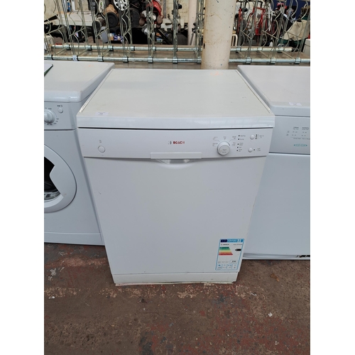 722 - A Bosch freestanding 60cm dishwasher