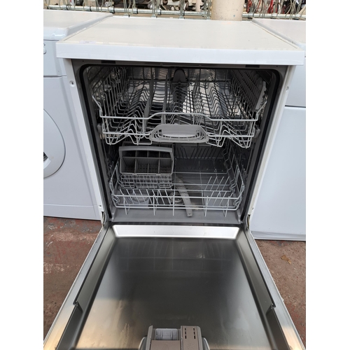 722 - A Bosch freestanding 60cm dishwasher