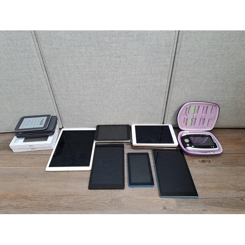 841 - A collection of tablets and e-readers to include five Apple A1432 iPad minis, six Apple iPads, one A... 