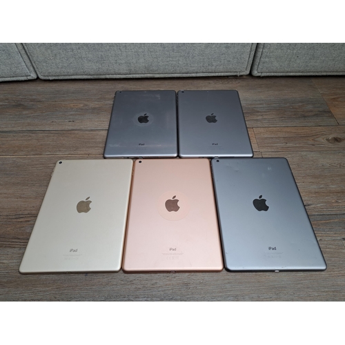 841 - A collection of tablets and e-readers to include five Apple A1432 iPad minis, six Apple iPads, one A... 