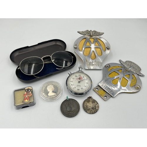 2027 - A collection of vintage items to include Smiths Sport Timer stopwatch, pair of cased military issued... 