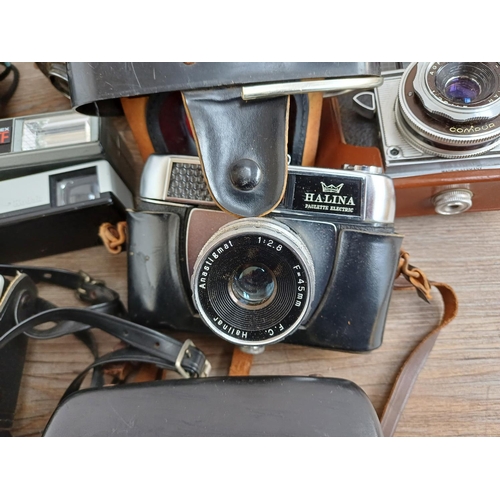 680 - A collection of vintage cameras to include King Regula IIIa 35mm viewfinder, Kodak 233, 50 and 56X I... 