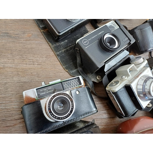 680 - A collection of vintage cameras to include King Regula IIIa 35mm viewfinder, Kodak 233, 50 and 56X I... 