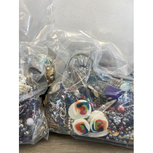 510 - Approx. 15kg of assorted costume jewellery