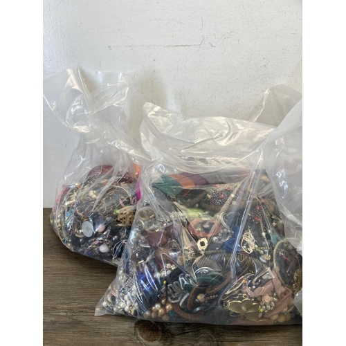 511 - Approx. 15kg of assorted costume jewellery