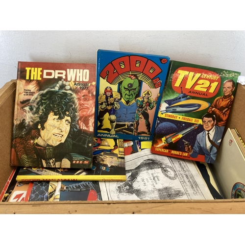 527 - A collection of vintage annuals and comics to include 2000AD, Dr Who, TV21 etc.