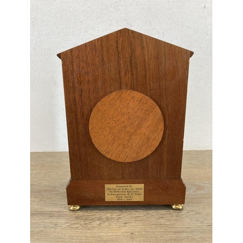 555 - A vintage Comitti of London walnut and mahogany cased presentation mantle clock - approx. 23.5cm hig... 