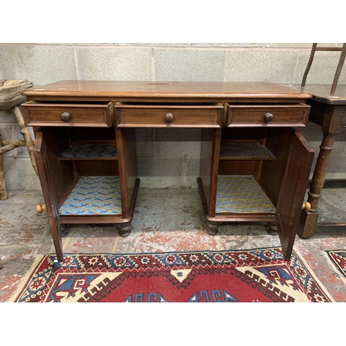 15 - A Victorian mahogany pedestal desk - approx. 76cm high x 125cm wide x 52cm deep