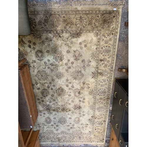 216 - A modern floral pattern rug - approx. 300cm x 200cm